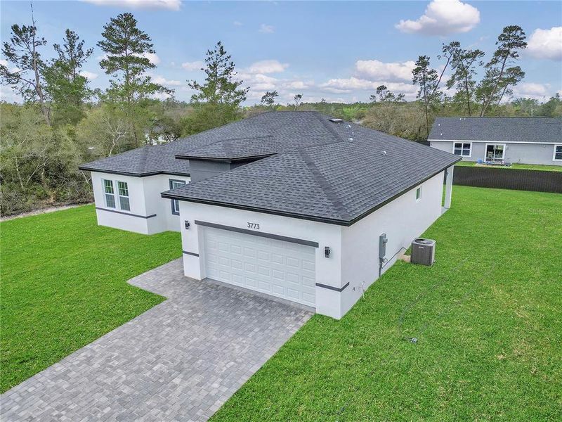 Exterior details and patio area of a home in , Ocala (Image 29).