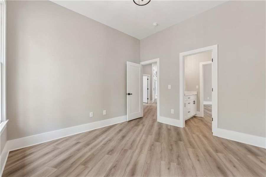 Spacious, unfurnished interior of a new home in , Gainesville (Image 25).
