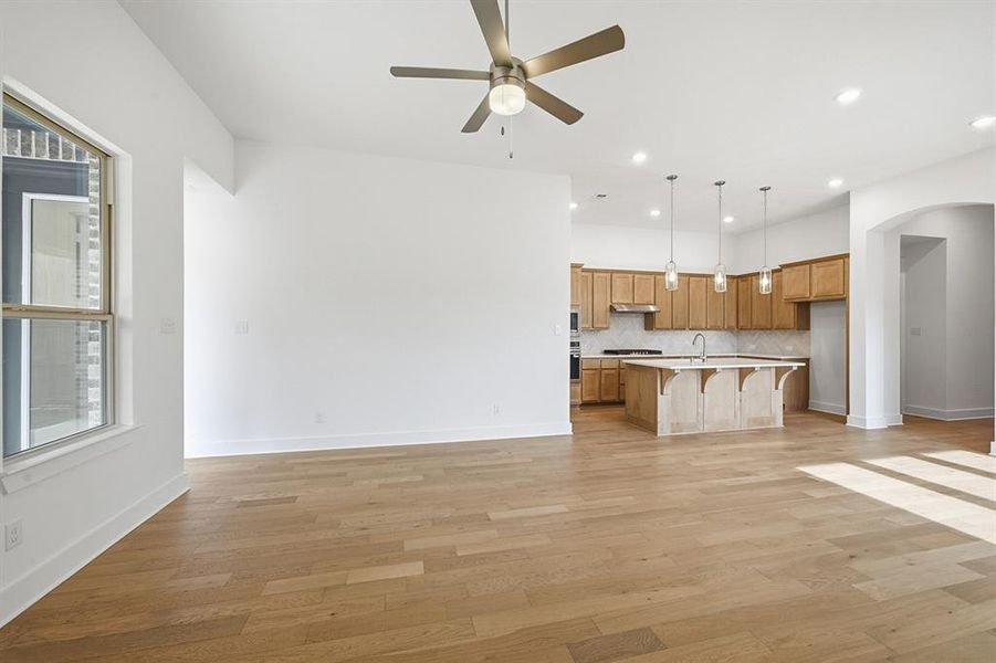 Spacious, unfurnished interior of a new home in Gateway Village - The Reserve: 50ft. lots, Denison (Image 18).