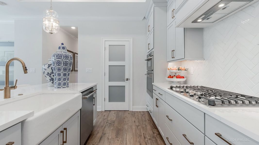 Atlanta_Redbud Lane_Portico_Kitchen4_LowRes_100dpi_Web_Cool.jpg