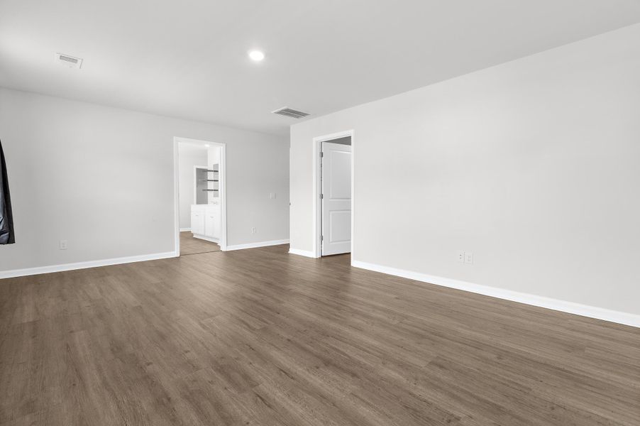 Spacious, unfurnished interior of a new home in Lakeview at Kitfield, Moncks Corner (Image 16).
