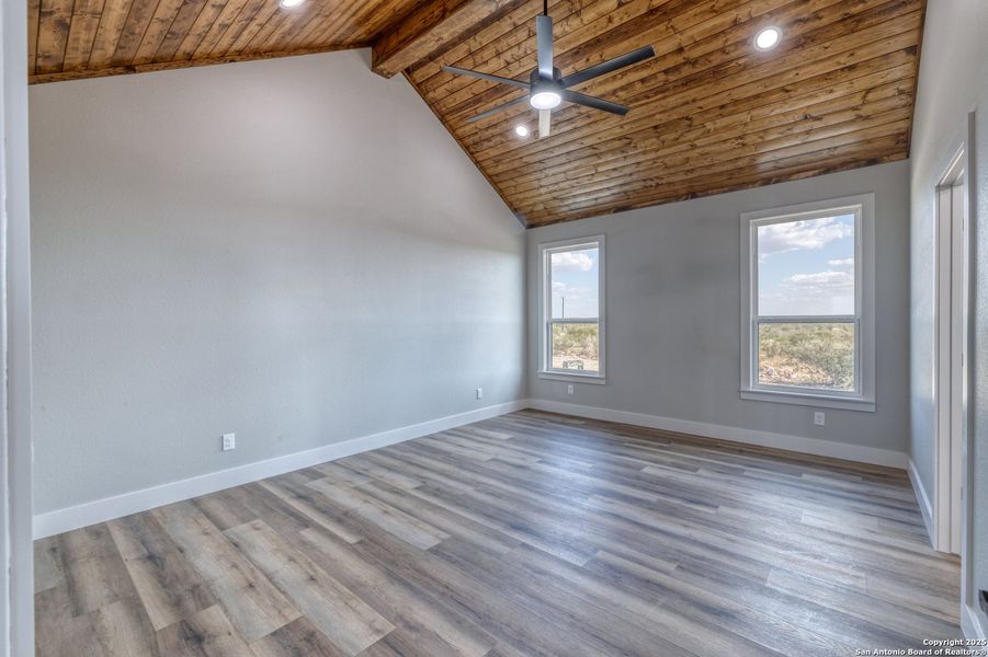 Spacious, unfurnished interior of a new home in , Uvalde (Image 13).