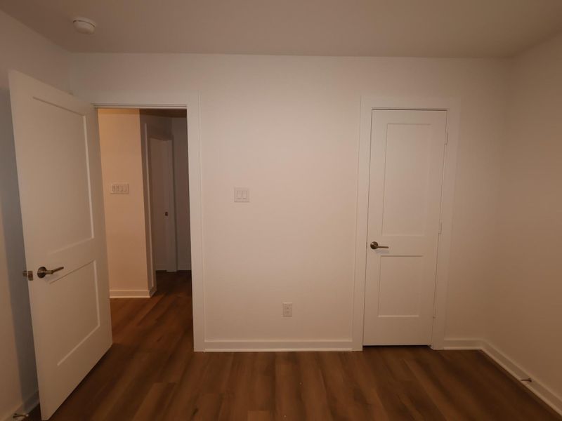 Spacious, unfurnished interior of a new home in Miller's Pond, Rosenberg (Image 16).