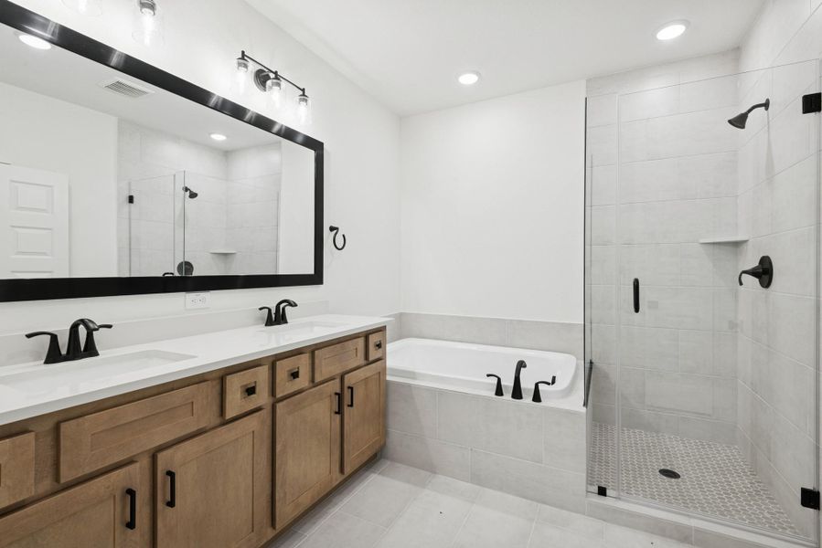 Furnished interior view inside a new home in Retreat at Oak Park, Houston (Image 4). Furnished interior view inside a new home in Retreat at Oak Park, Houston (Image 4).