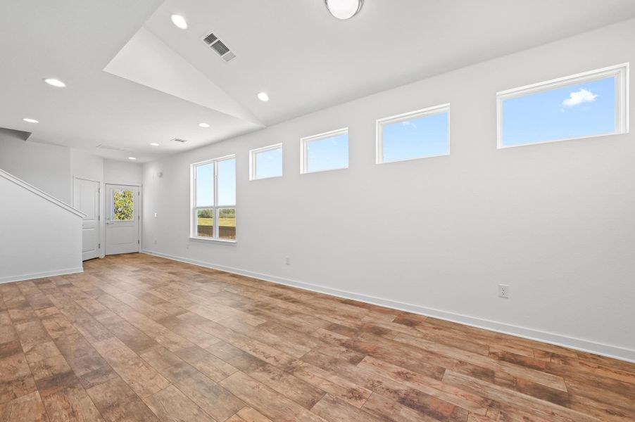 Spacious, unfurnished interior of a new home in , Buda (Image 10).