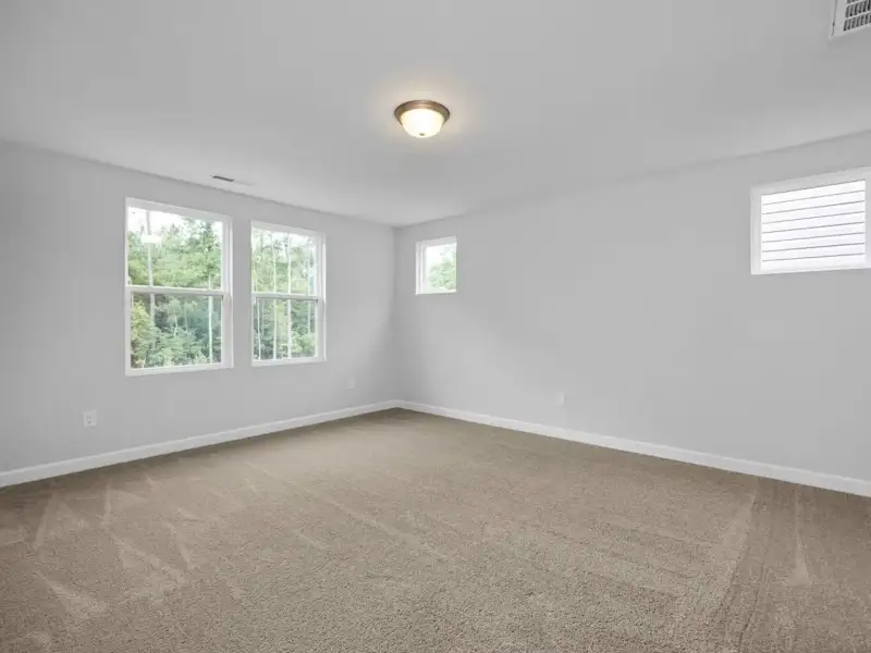 Spacious, unfurnished interior of a new home in Lake Park Villas, Wylie (Image 18).