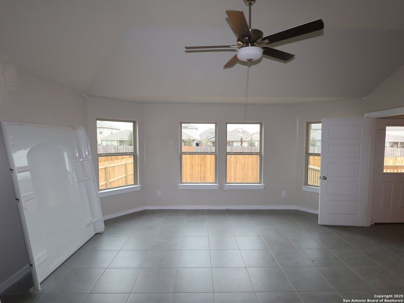 Spacious, unfurnished interior of a new home in Winding Brook, San Antonio (Image 15). Spacious, unfurnished interior of a new home in Winding Brook, San Antonio (Image 15).