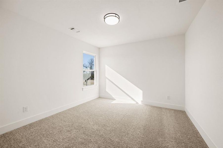 Spacious, unfurnished interior of a new home in The Resort on Eagle Mt. Lake, Fort Worth (Image 38).