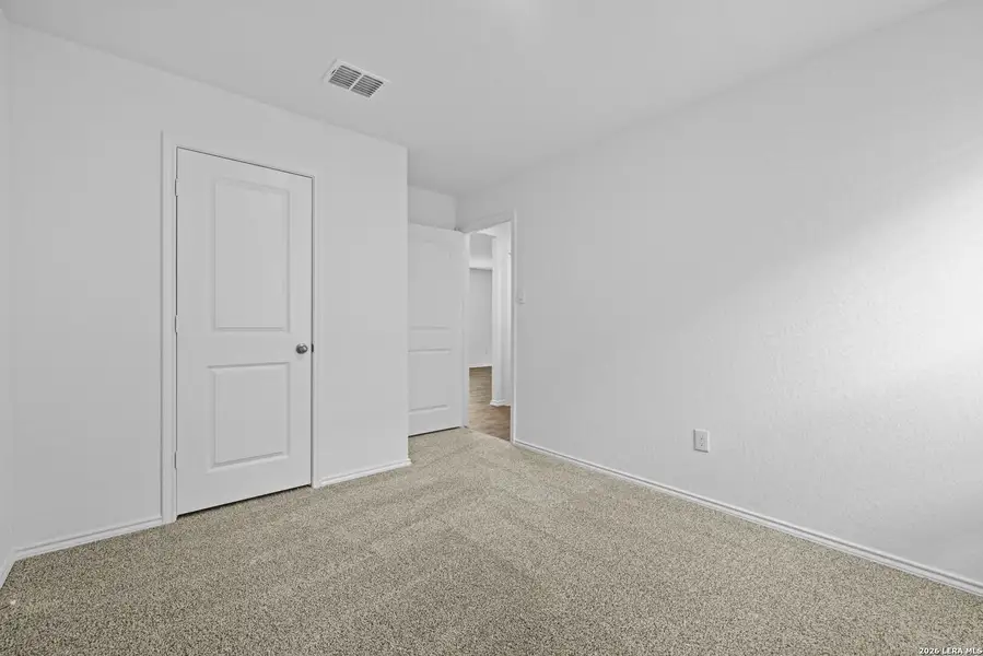 Spacious, unfurnished interior of a new home in Stonehill, San Antonio (Image 11).