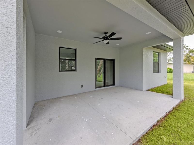 Exterior details and patio area of a home in , North Port (Image 4).