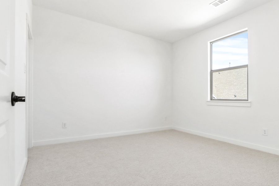 Spacious, unfurnished interior of a new home in Cottonwood Creek, Rowlett (Image 29).