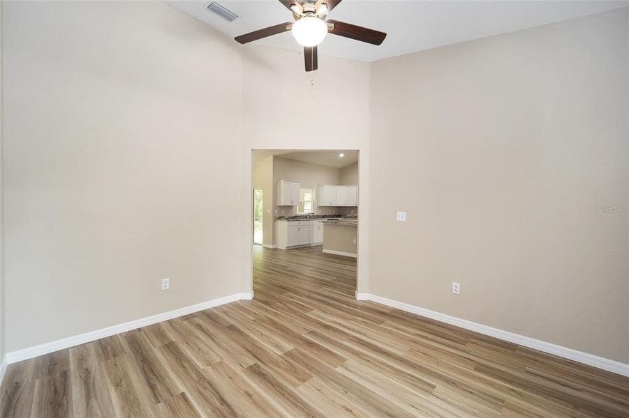 Spacious, unfurnished interior of a new home in , Dunnellon (Image 16).