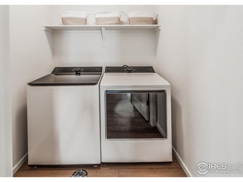 EXAMPLE PHOTO: LAUNDRY ROOM