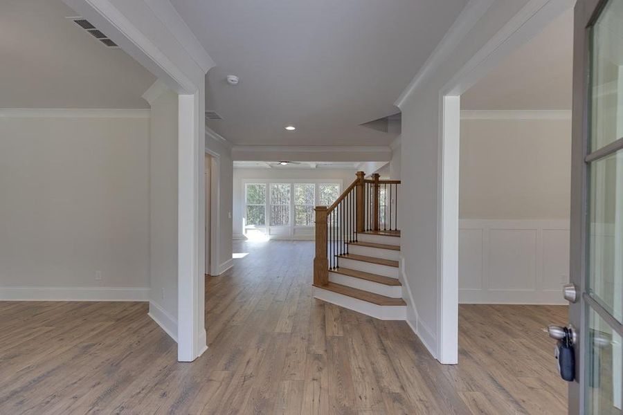 Spacious, unfurnished interior of a new home in , Bishop (Image 24).