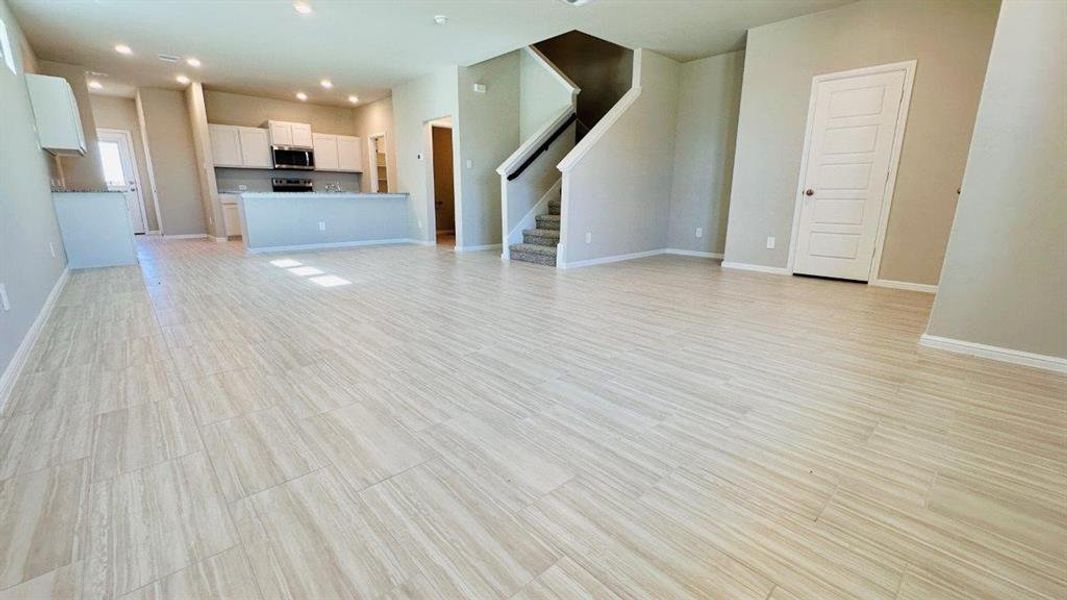 Spacious, unfurnished interior of a new home in Orchard Village, Fort Worth (Image 16). Spacious, unfurnished interior of a new home in Orchard Village, Fort Worth (Image 16).