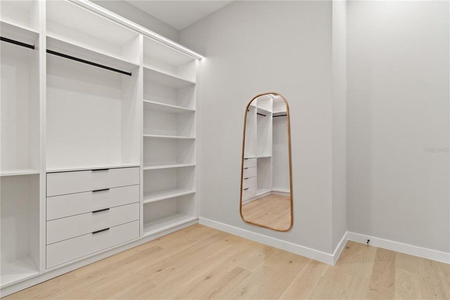 Furnished interior view inside a new home in , Orlando (Image 36).