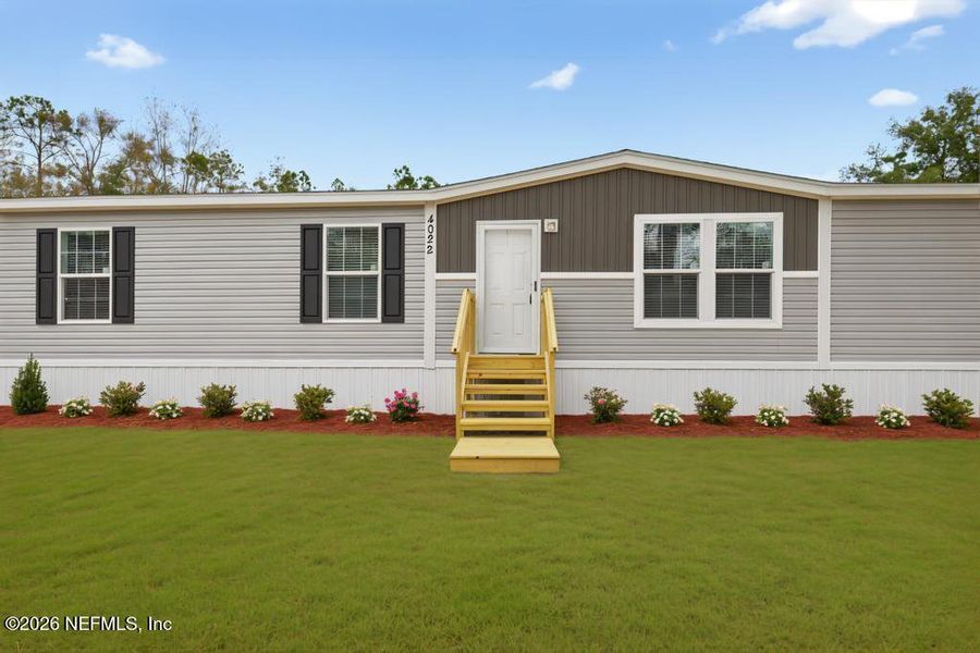 Exterior details and patio area of a home in , Middleburg (Image 28).