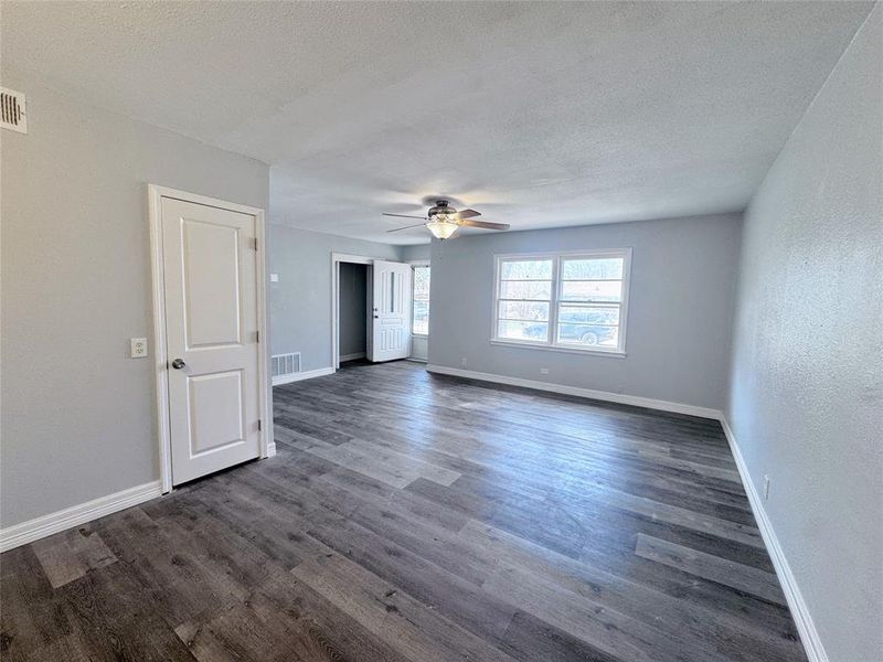 Spacious, unfurnished interior of a new home in , Paris (Image 5).