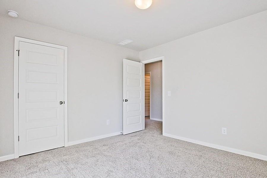 Spacious, unfurnished interior of a new home in , Crawford (Image 21).