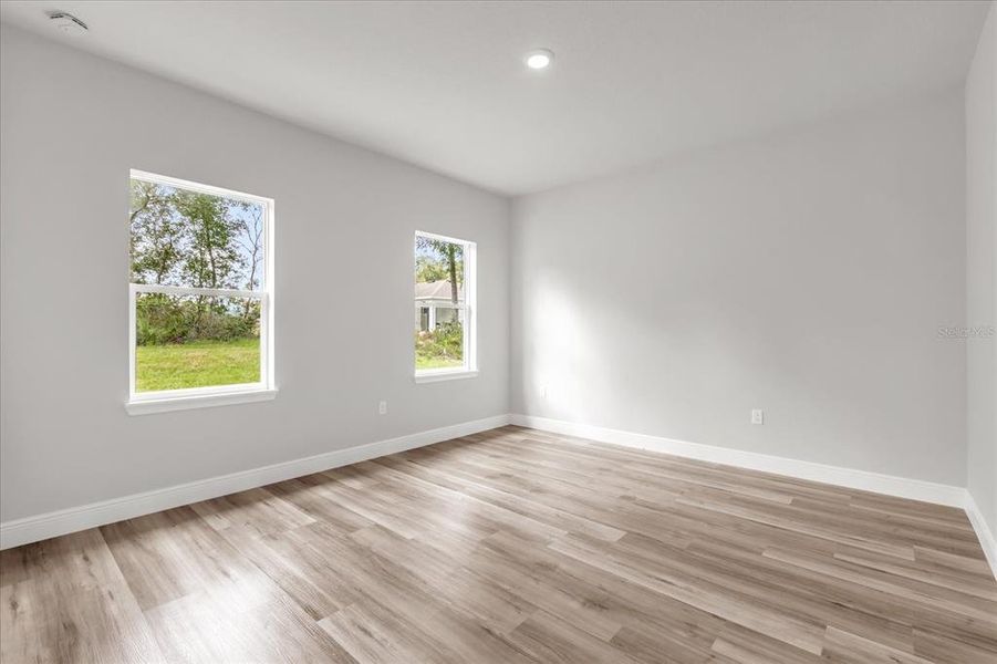 Spacious, unfurnished interior of a new home in , Ocala (Image 28).