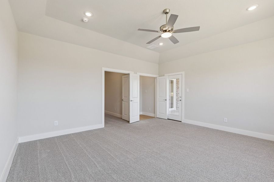 Representative unfurnished interior of a home built from the Halsted by Centre Living Homes in Ellis Ranch Estates, Waxahachie (Image 26).