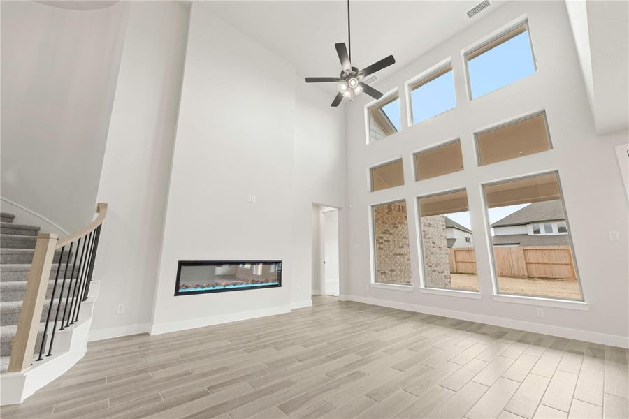 Spacious, unfurnished interior of a new home in Candela, Richmond (Image 13).