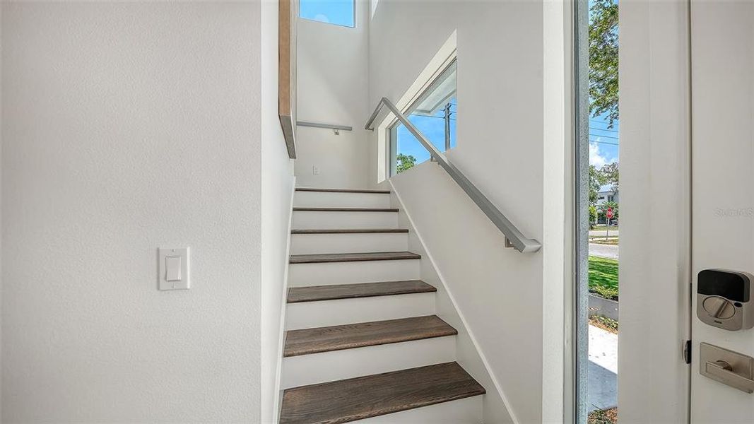 Spacious, unfurnished interior of a new home in , Sarasota (Image 22).