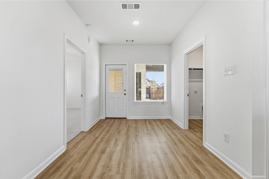 Spacious, unfurnished interior of a new home in La Terra, Celina (Image 20).