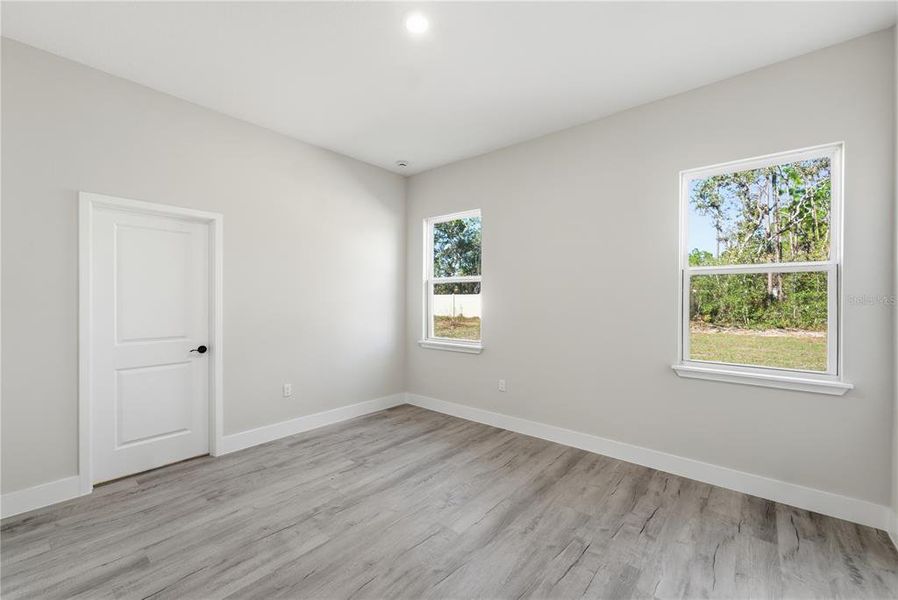 Spacious, unfurnished interior of a new home in , Ocala (Image 24).