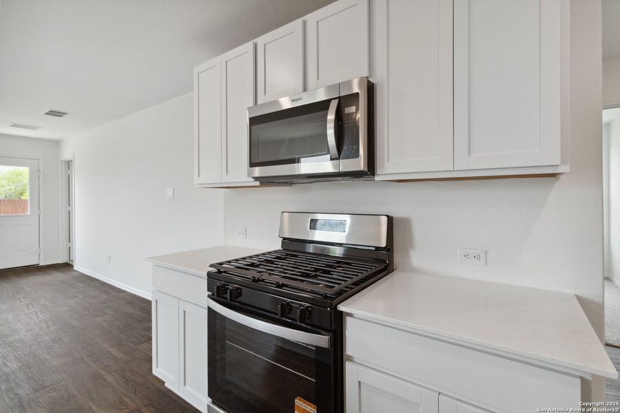 Furnished interior view inside a new home in Avenida, Converse (Image 9).