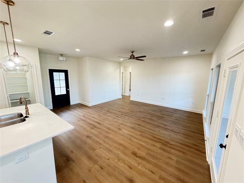 Spacious, unfurnished interior of a new home in , Lindsay (Image 17).