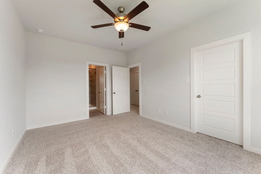 Spacious, unfurnished interior of a new home in Spring Lake, Huntsville (Image 7). Spacious, unfurnished interior of a new home in Spring Lake, Huntsville (Image 7).