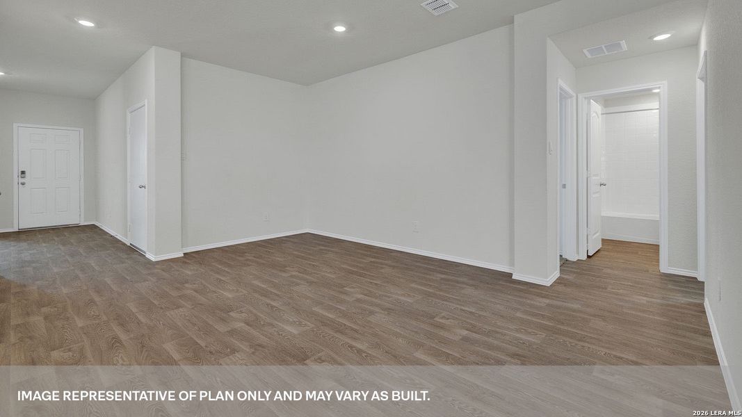 Spacious, unfurnished interior of a new home in Arroyo Ranch, Seguin (Image 20).