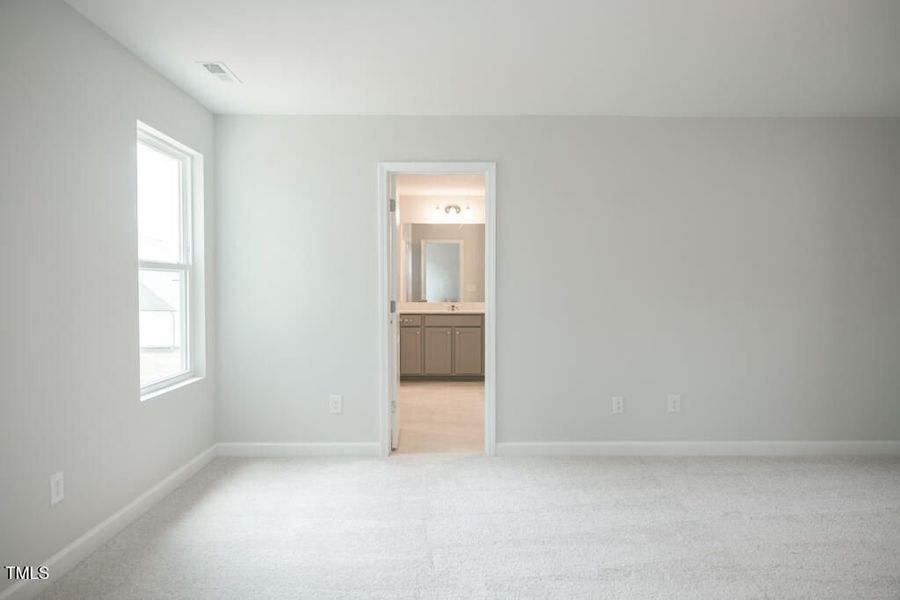 Spacious, unfurnished interior of a new home in Gregory Village, Lillington (Image 87).