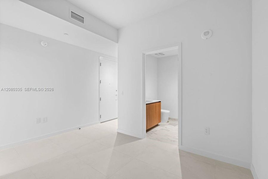 Spacious, unfurnished interior of a new home in , Miami (Image 8).