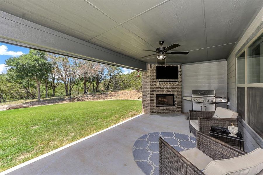 Exterior details and patio area of a home in , Weatherford (Image 27).