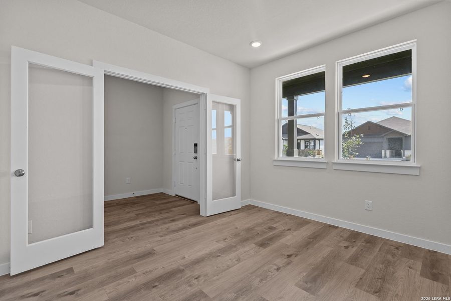 Spacious, unfurnished interior of a new home in Hiddenbrooke, Seguin (Image 27).