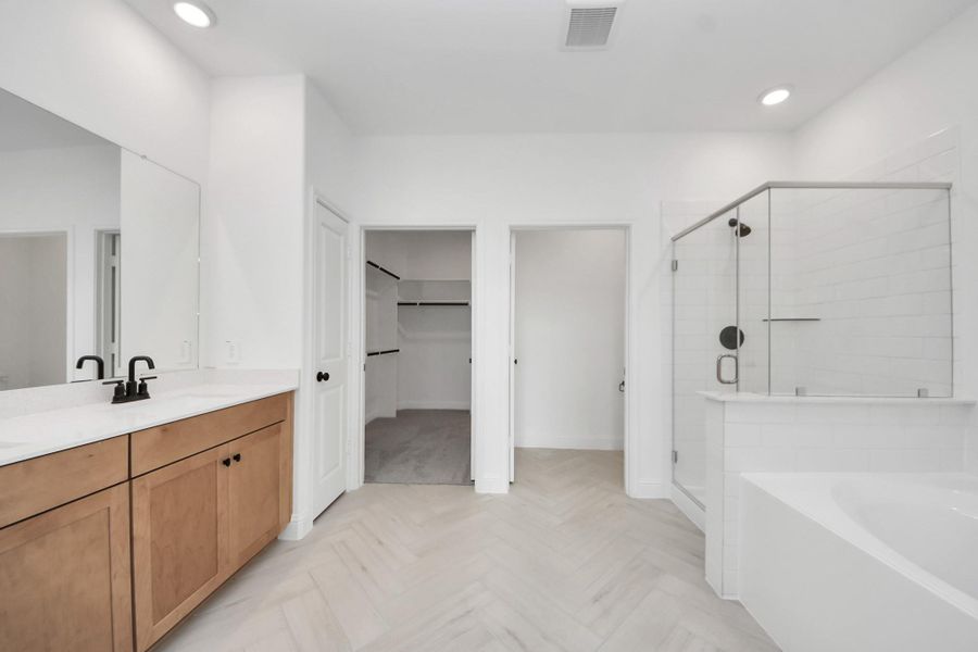 Furnished interior view inside a new home in , Missouri City (Image 17).