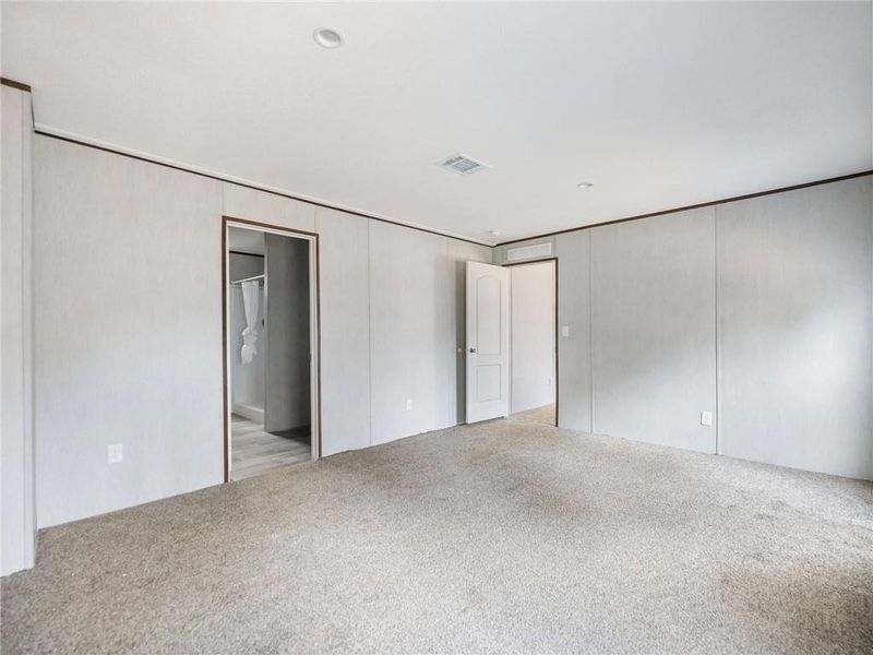 Spacious, unfurnished interior of a new home in , Lula (Image 22).