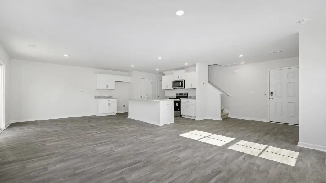 Spacious, unfurnished interior of a new home in Willow Mill, Thomasville (Image 9).
