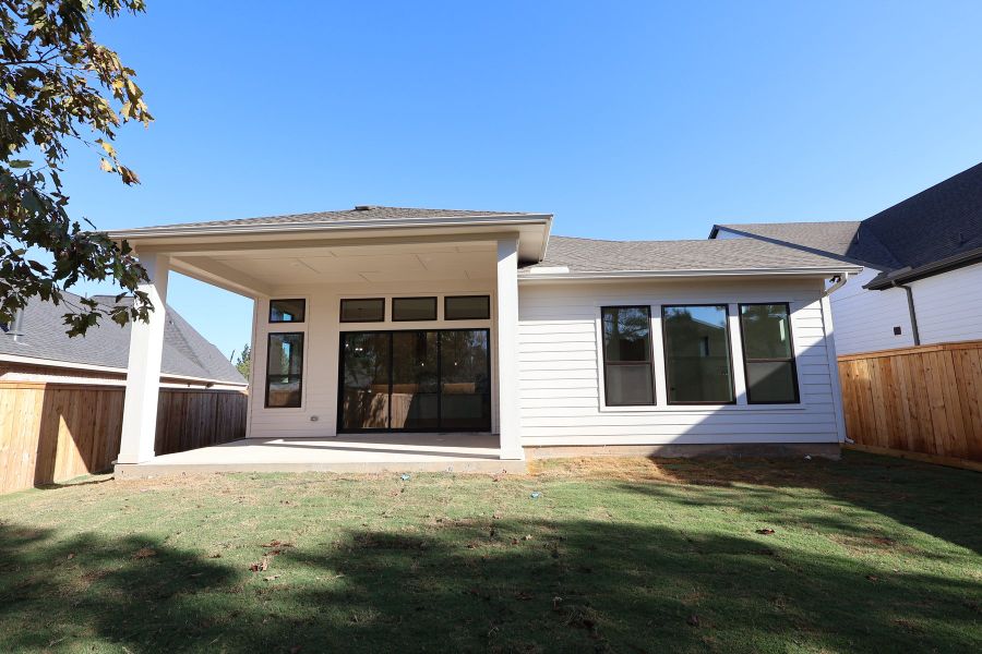 Exterior details and patio area of a home in Kresston, Montgomery (Image 3).