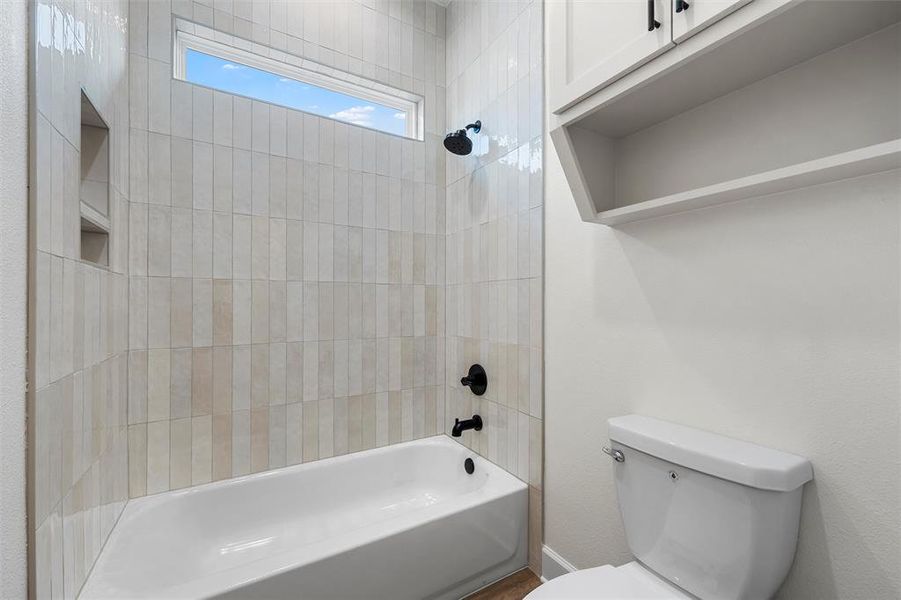 Furnished interior view inside a new home in , Lorena (Image 11).