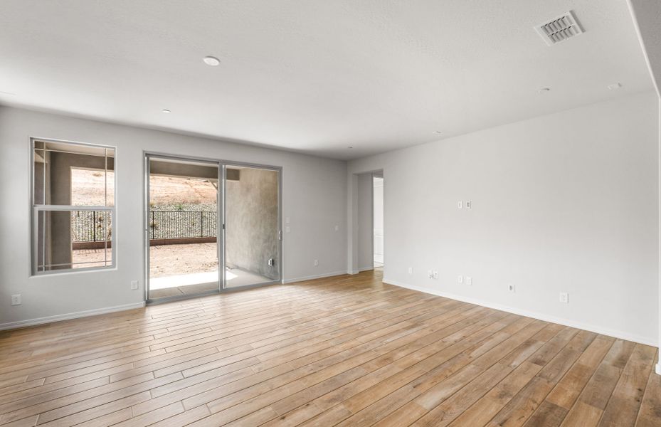 Spacious, unfurnished interior of a new home in Foothills at Northpointe, Peoria (Image 19).