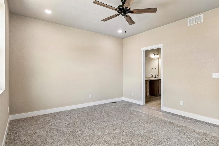 Spacious, unfurnished interior of a new home in The Glen-12, Colorado Springs (Image 13).