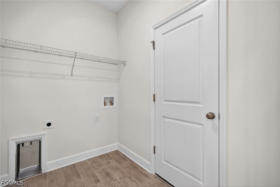 Spacious, unfurnished interior of a new home in Cape Coral, Cape Coral (Image 18).