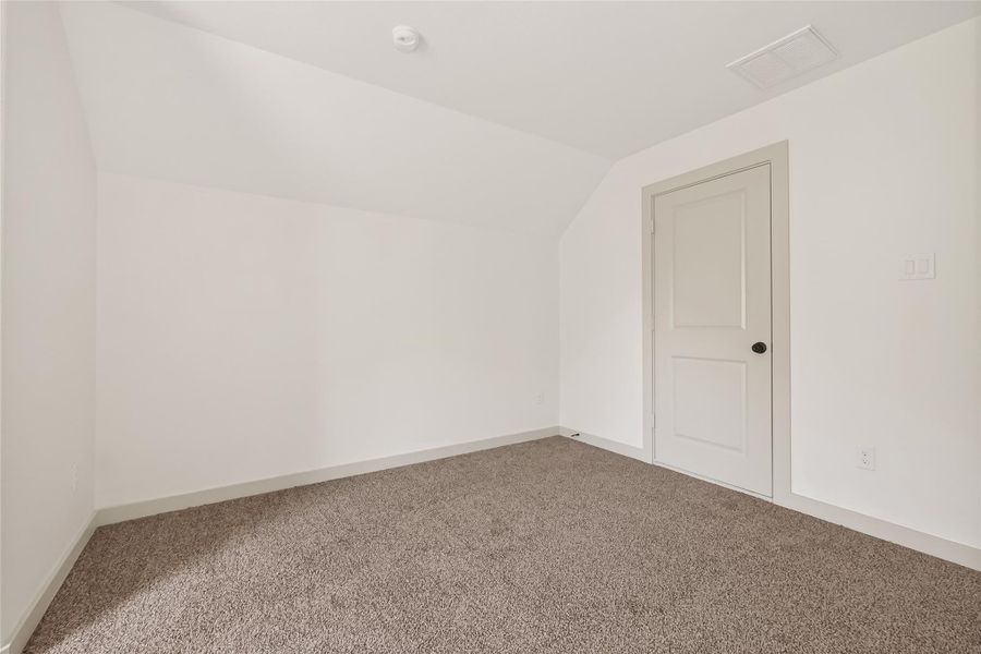 Spacious, unfurnished interior of a new home in , Hempstead (Image 19).