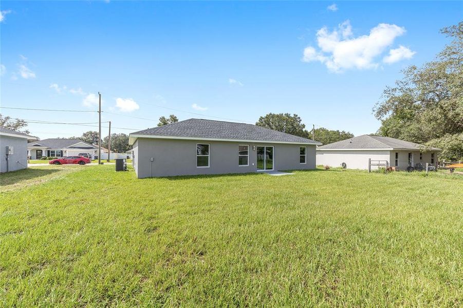 Exterior details and patio area of a home in , Dunnellon (Image 4).