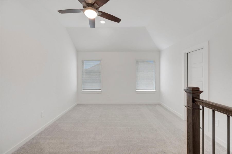 Spacious, unfurnished interior of a new home in Lone Star Landing, Montgomery (Image 32).