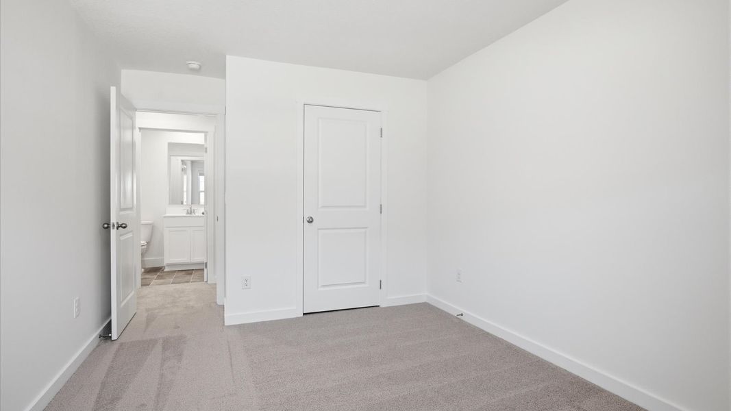 Spacious, unfurnished interior of a new home in Emory Creek, Harriman (Image 38).