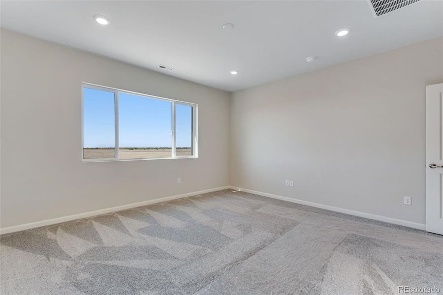 Spacious, unfurnished interior of a new home in Reunion Ridge, Commerce City (Image 25).